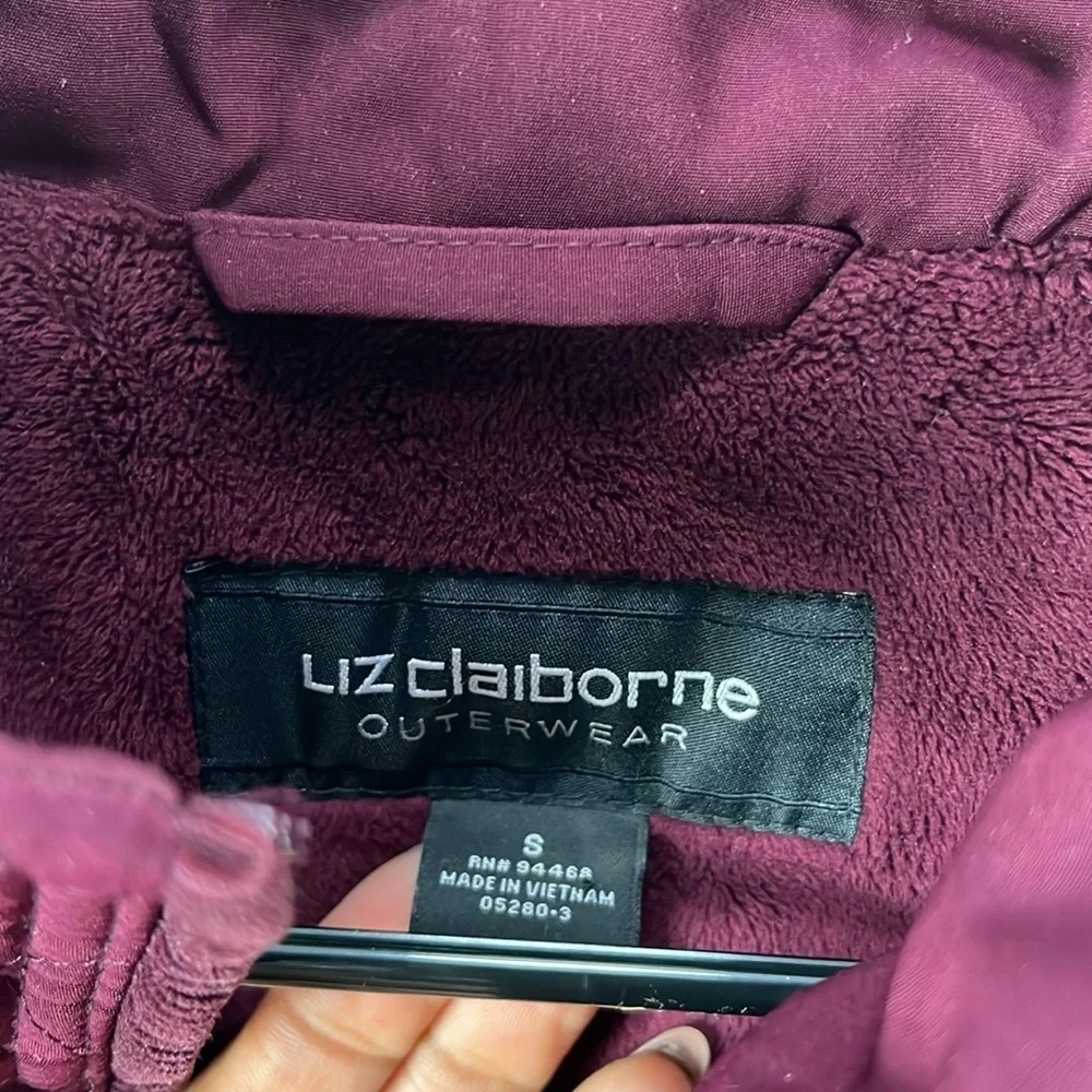 Liz Claiborne Women's Lightweight burgundy Quilted Jacket With Out Hood Sz S